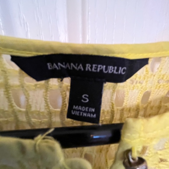 Banana Republic Adorable yellow top - Picture 2 of 5